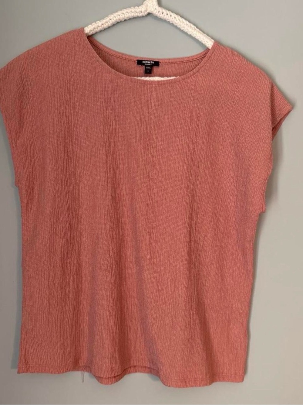 Express Women's Dusty Rose Textured Short Sleeve Tee